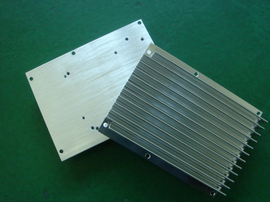 Heatsink штранг-прессования быстрой точности CNC прототипа подвергая механической обработке алюминиевый с покрытием преобразования
